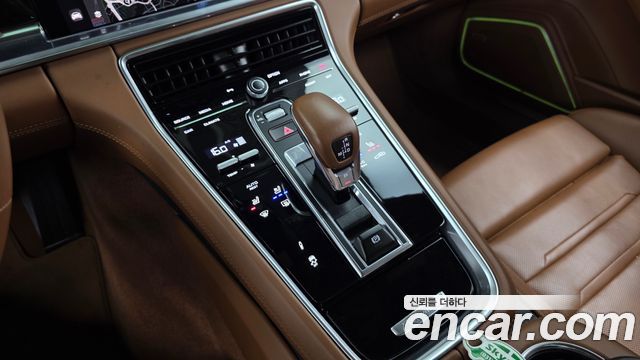 Porsche Panamera 2023 — photo 12