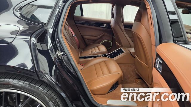 Porsche Panamera 2023 — photo 18