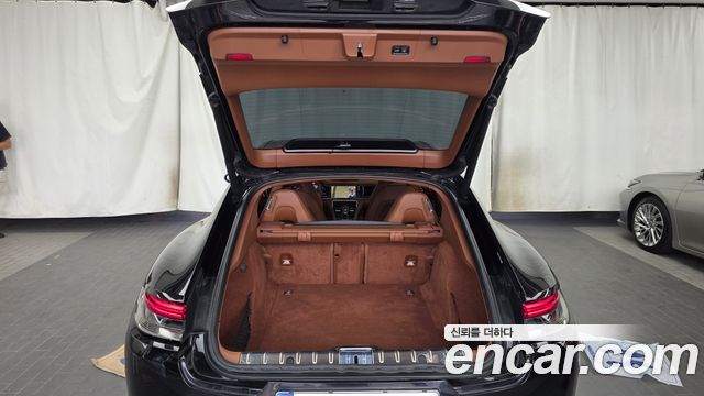 Porsche Panamera 2023 — photo 26