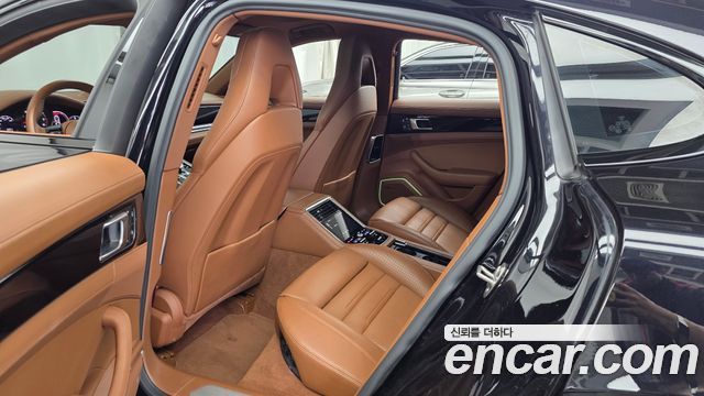 Porsche Panamera 2023 — photo 16