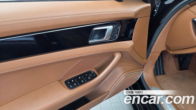 Porsche Panamera 2023 — photo 32
