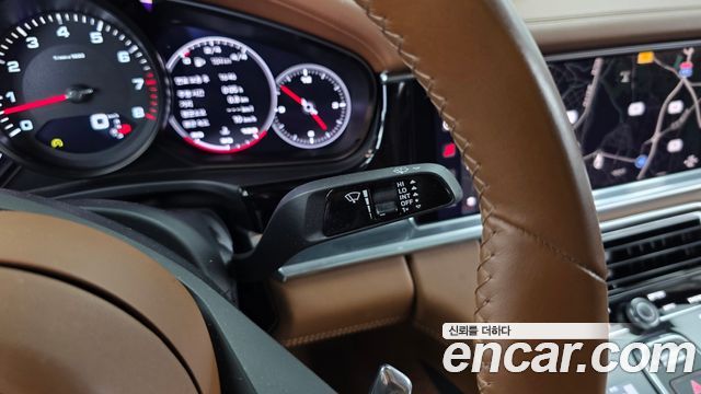 Porsche Panamera 2023 — photo 35
