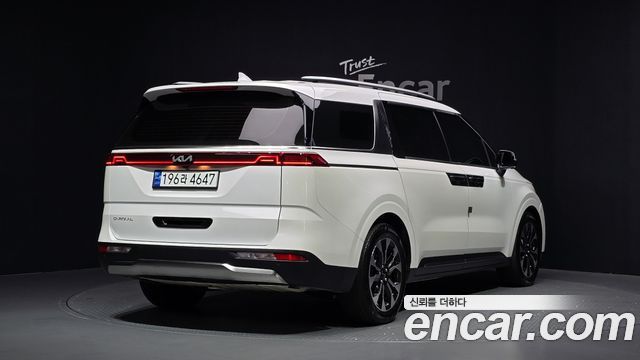 Kia Canival 2023 — photo 2