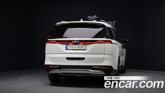 Kia Canival 2023 — photo 4