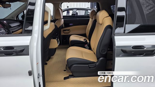 Kia Canival 2023 — photo 16