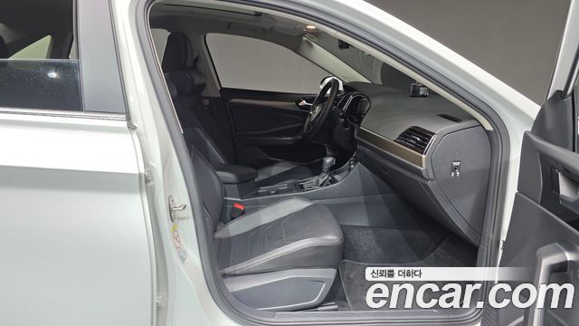 Volkswagen Jetta 2021 — photo 10