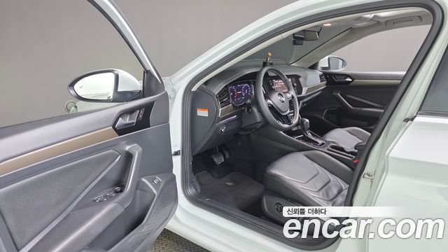 Volkswagen Jetta 2021 — photo 12