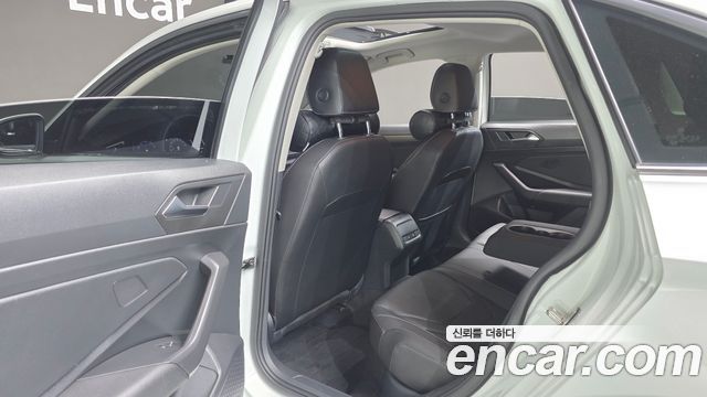 Volkswagen Jetta 2021 — photo 17