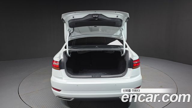 Volkswagen Jetta 2021 — photo 20