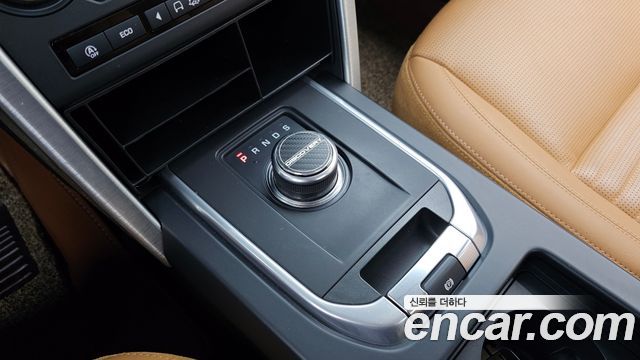 Land Rover Discovery Sport 2018 — photo 12