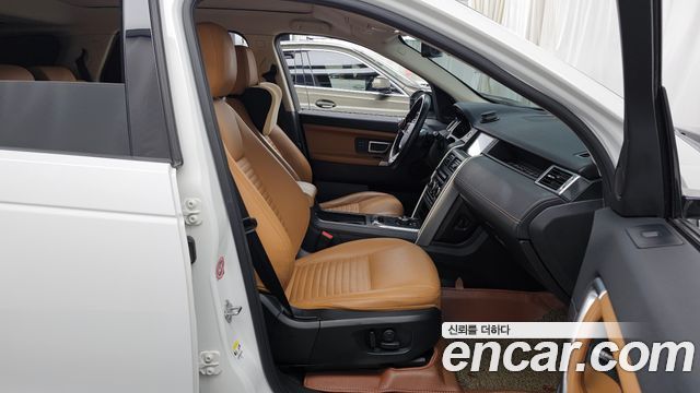 Land Rover Discovery Sport 2018 — photo 17