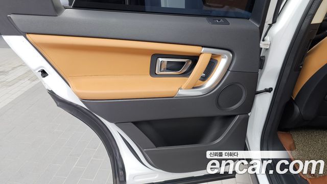 Land Rover Discovery Sport 2018 — photo 15