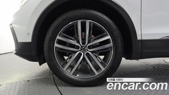 Volkswagen Tiguan 2023 — photo 5
