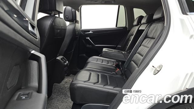 Volkswagen Tiguan 2023 — photo 17
