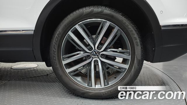 Volkswagen Tiguan 2023 — photo 7