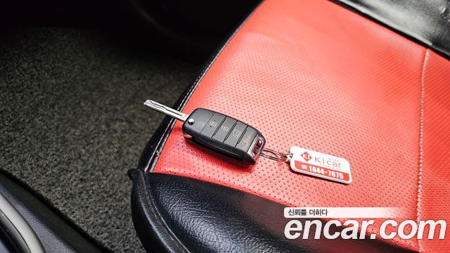 Kia Carens 2017 — photo 16