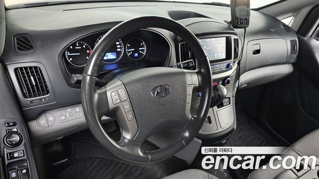 Hyundai Starex 2019 — photo 17