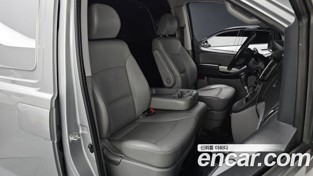Hyundai Starex 2019 — photo 16