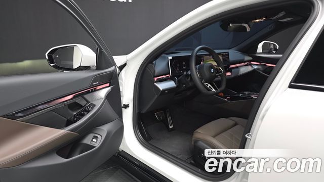 BMW 5-Series 2026 — photo 13