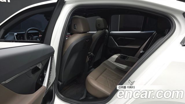 BMW 5-Series 2026 — photo 18