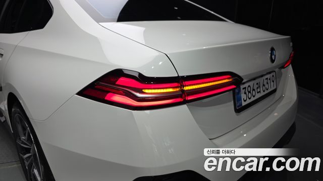 BMW 5-Series 2026 — photo 9