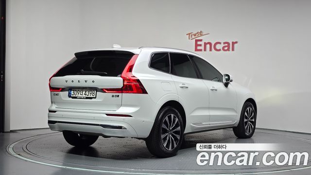 Volvo XC60 2023 — photo 2