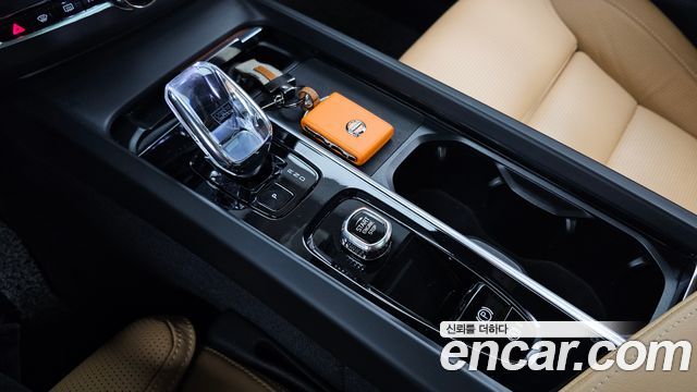 Volvo XC60 2023 — photo 9