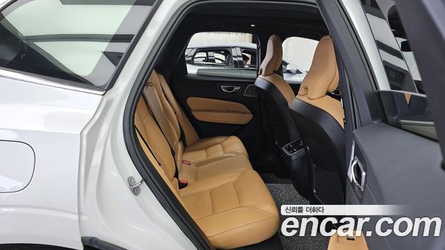 Volvo XC60 2023 — photo 12