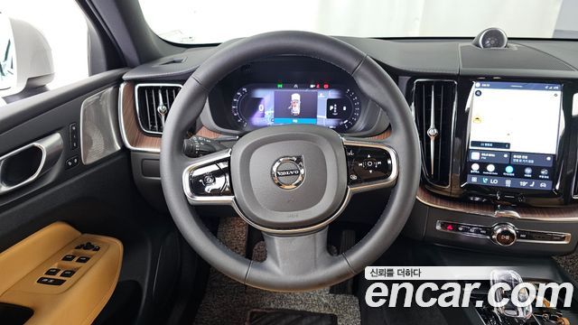 Volvo XC60 2023 — photo 13