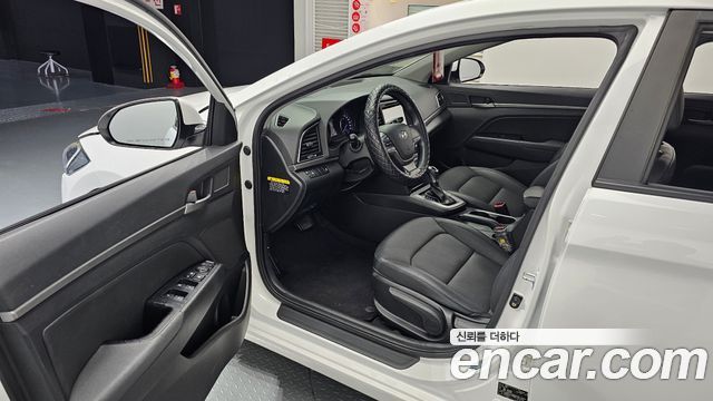 Hyundai AVANTE 2016 — photo 10
