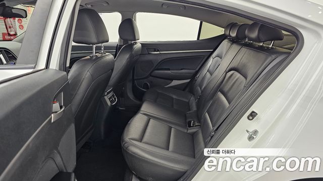 Hyundai AVANTE 2016 — photo 12