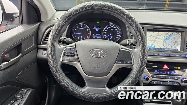 Hyundai AVANTE 2016 — photo 13
