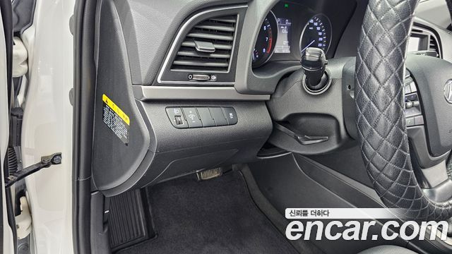 Hyundai AVANTE 2016 — photo 18