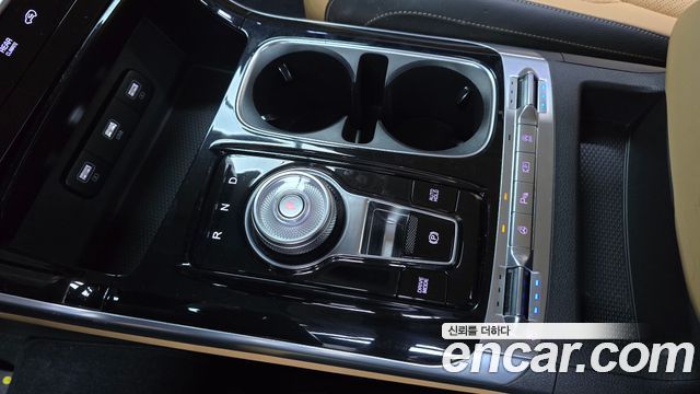 Kia Canival 2023 — photo 9