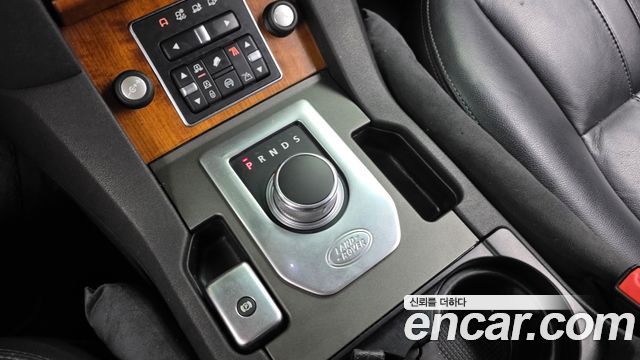 Land Rover Discovery 2014 — photo 9