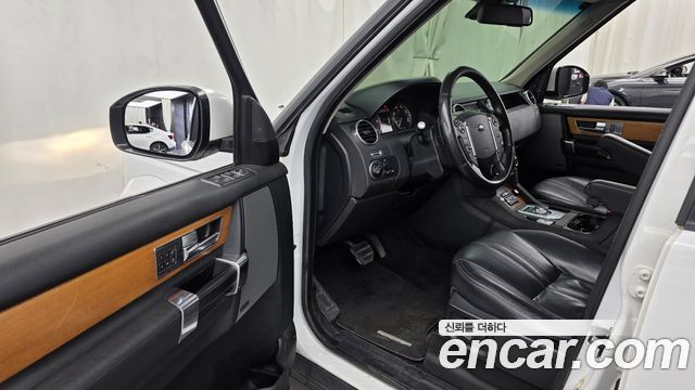 Land Rover Discovery 2014 — photo 10