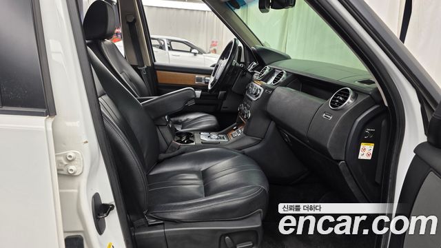 Land Rover Discovery 2014 — photo 11