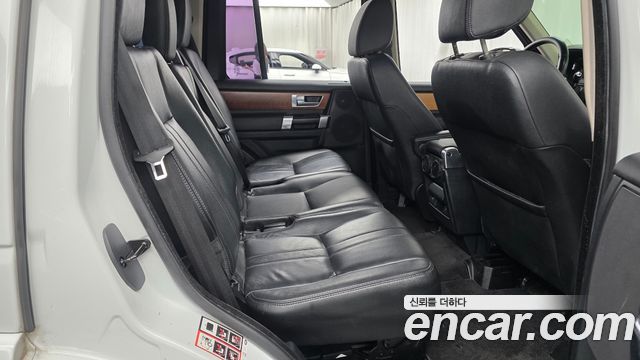 Land Rover Discovery 2014 — photo 12