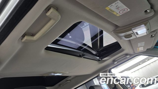 Land Rover Discovery 2014 — photo 17