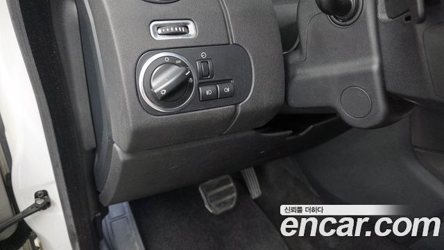 Land Rover Discovery 2014 — photo 18