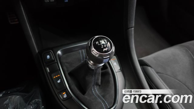 Hyundai Veloster 2022 — photo 9