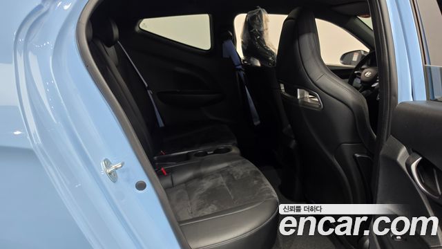 Hyundai Veloster 2022 — photo 11