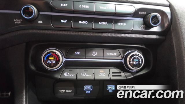 Hyundai Veloster 2022 — photo 12