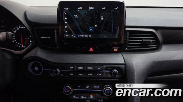 Hyundai Veloster 2022 — photo 13