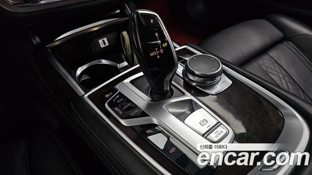 BMW 7-Series 2016 — photo 9