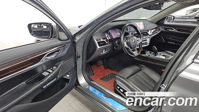 BMW 7-Series 2016 — photo 10
