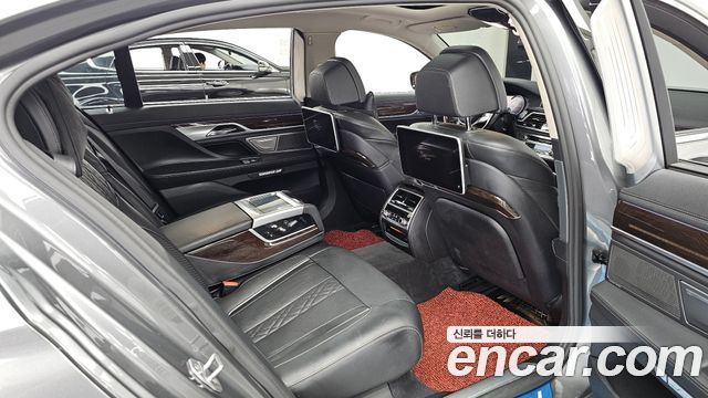 BMW 7-Series 2016 — photo 12