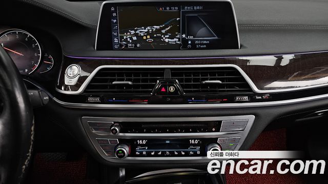 BMW 7-Series 2016 — photo 14