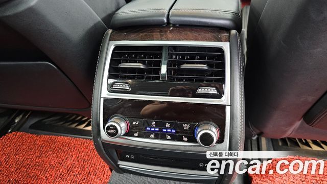 BMW 7-Series 2016 — photo 19