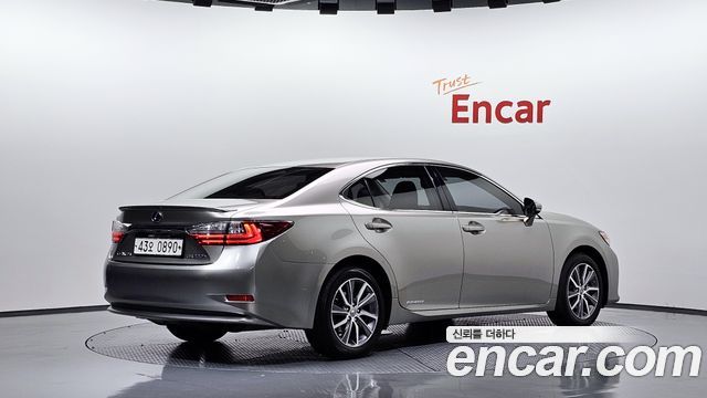 Lexus ES 2016 — photo 2